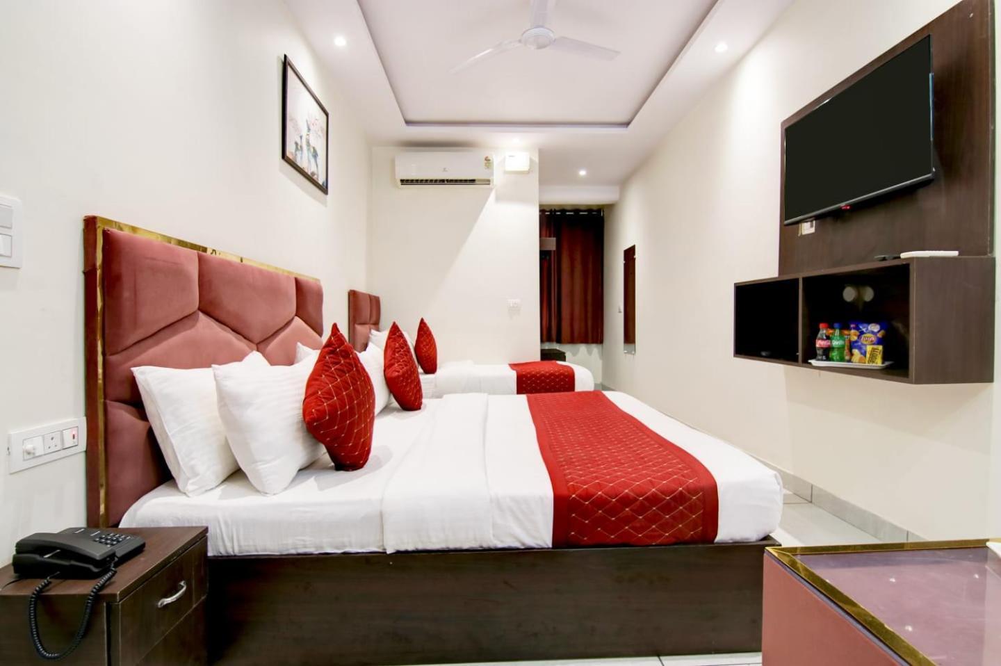 Hotel De Hocks Deluxe - New Delhi Railway Station Zewnętrze zdjęcie